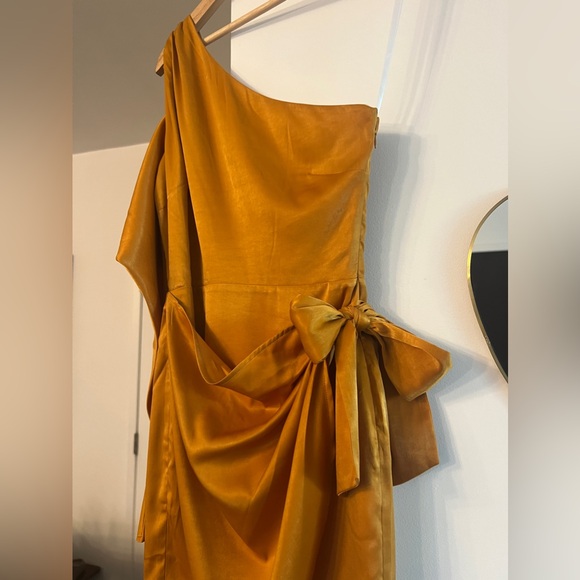 Camila Coelho Stella Mini Dress in XS Gold NWOT - Picture 8 of 11